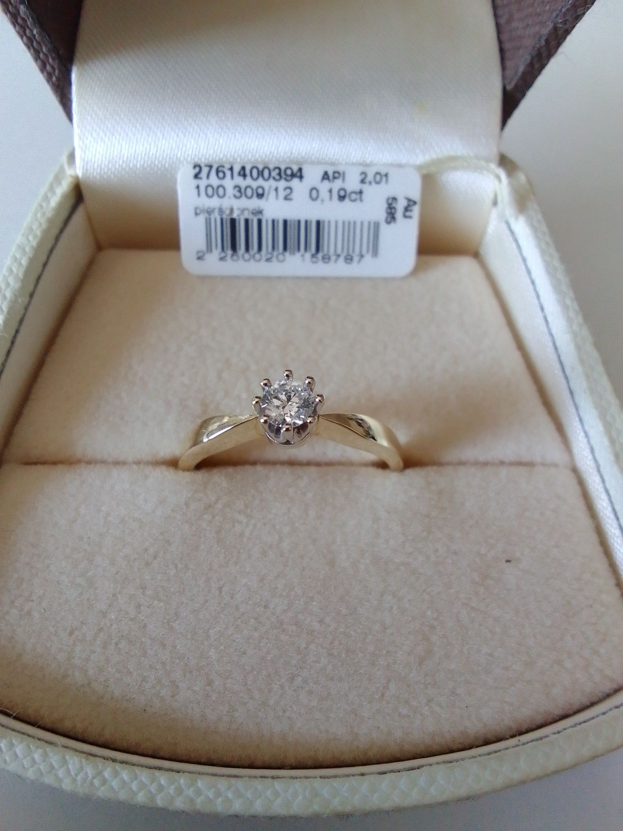 Pierścionek z brylantem 0,19 ct APART