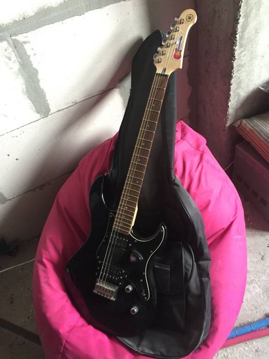 Електрогітара YAMAHA PACIFICA 120H (Black)
