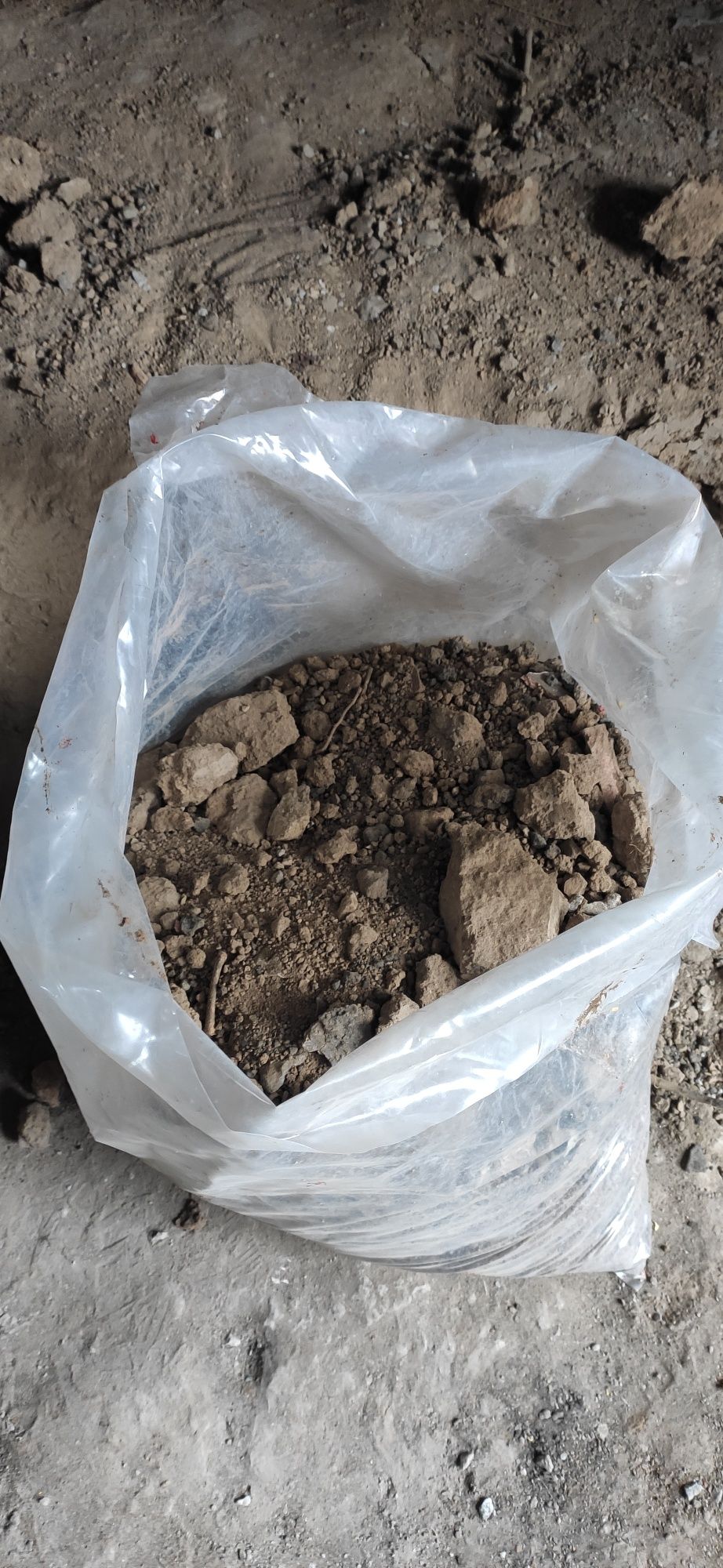 Безкоштовно віддам глину у мішках