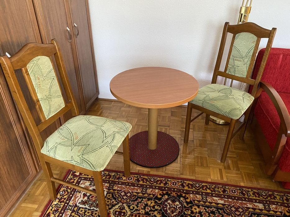 Okrągły stolik na stabilnej nóżce, np. do kawy