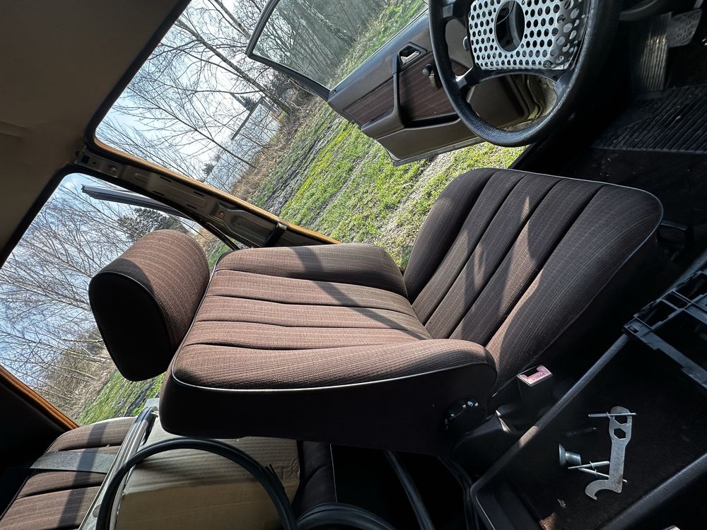 Fotele Mercedes W124 Sedan Brąz wnętrze tapicerka dywan siedzenia 124