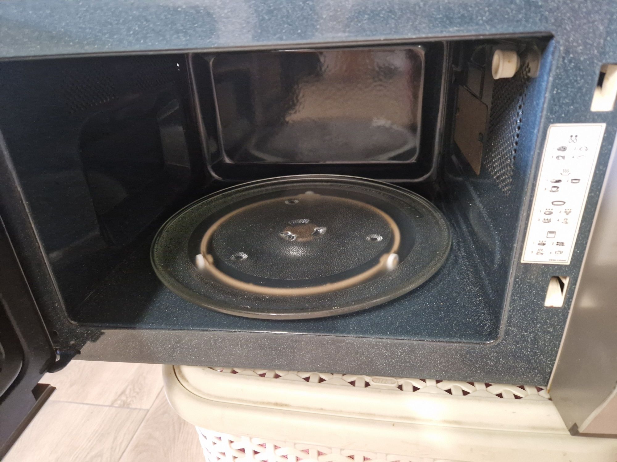 MIkrofalówka Samsung GE89AST