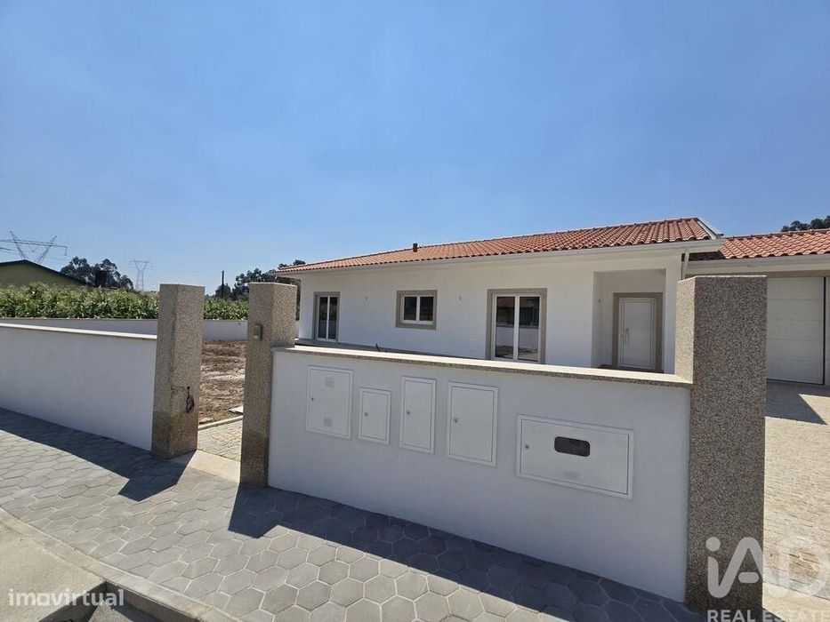 Casa / Villa T2 em Branca de 130,00 m2