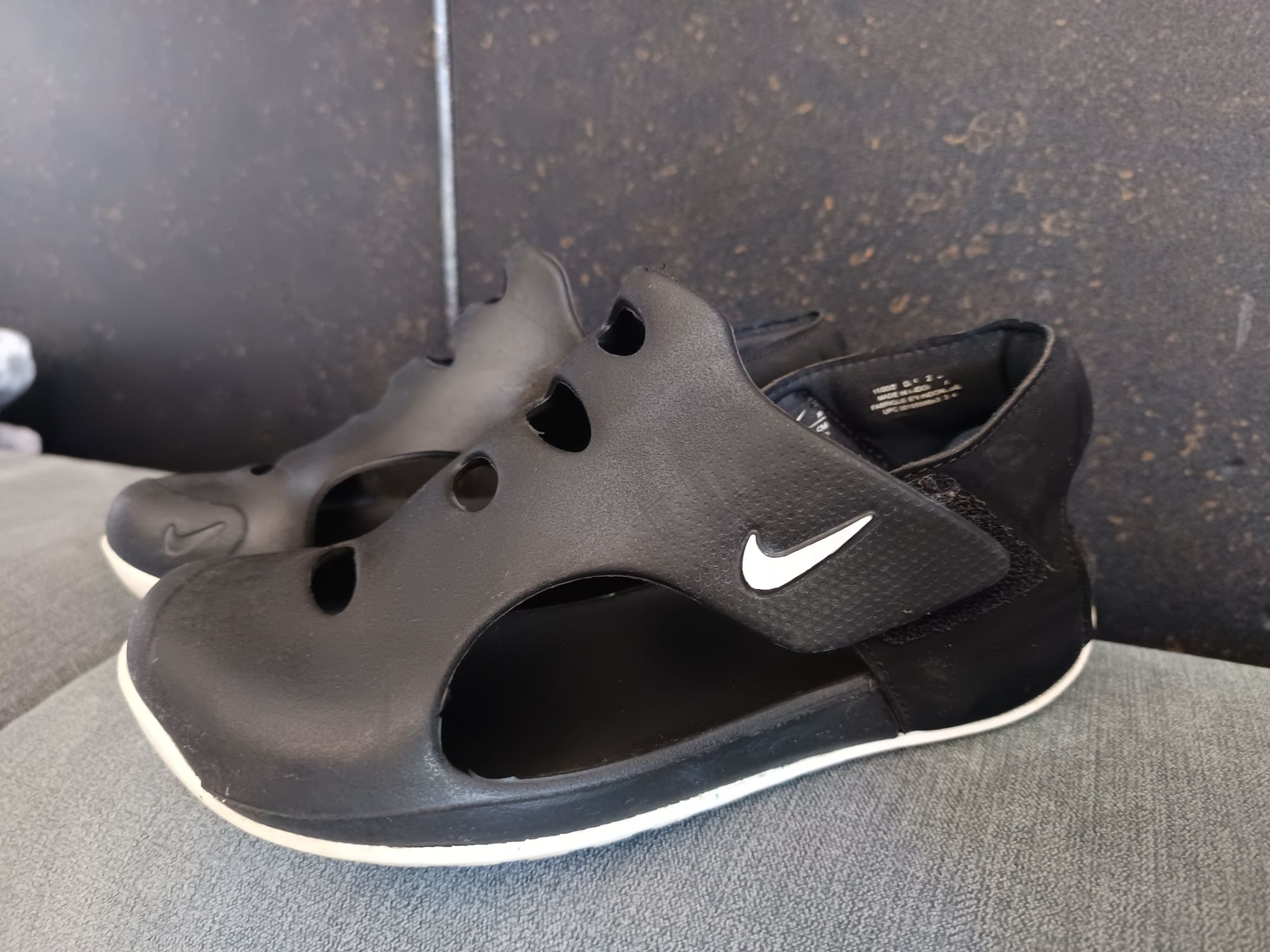 Sandały Nike chłopięce r.35