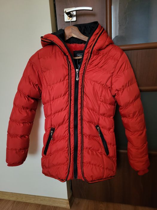 Czerwona ciepła kurtka zimowa z kapturem HiKiss, rozmiar 146