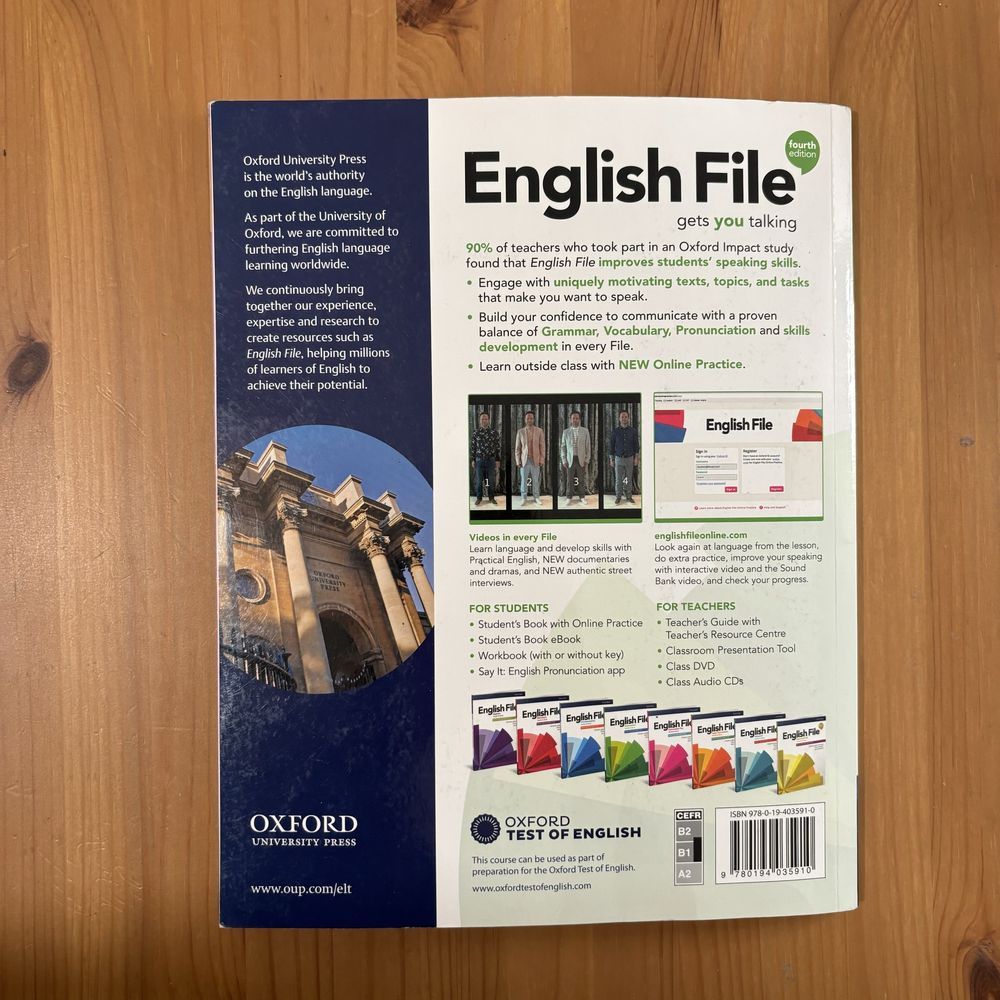 English File-Intermediate-Students Book-Fourt Edition