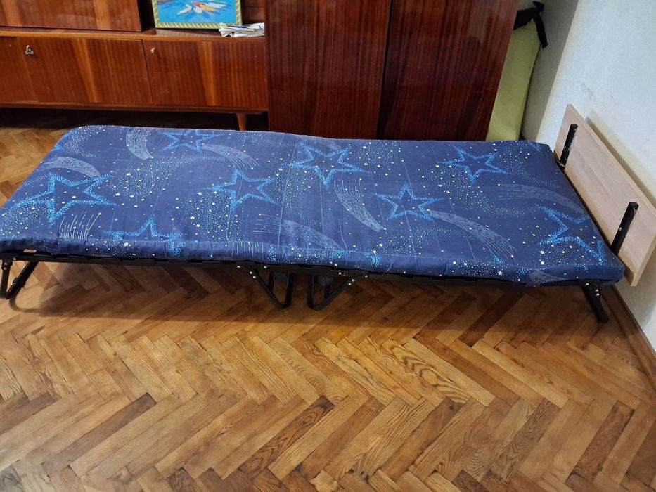 Раскладная кровать в очень хорошем состоянии на ламелях