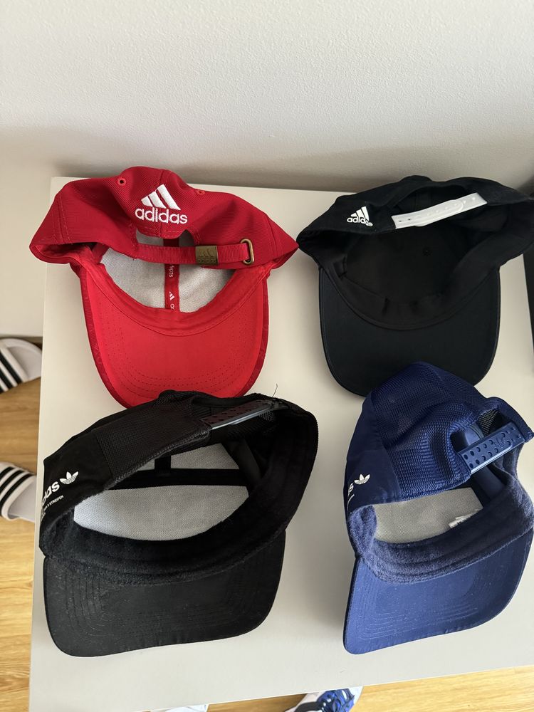 Chapeu / boné adidas novos Os de tras