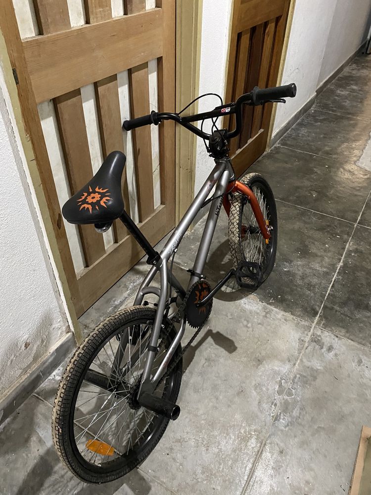 Bicicleta em bom estado ! Pouco uso