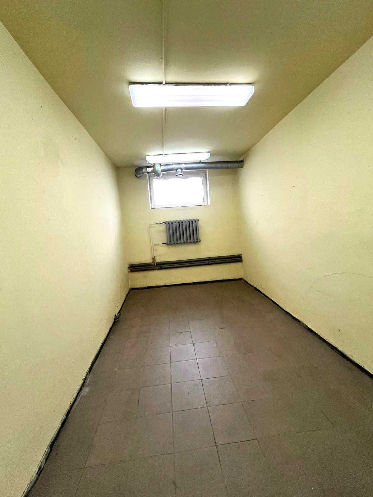 Mała piwnica do wynajęcia - 14,27 m2 - Tychy, ul. Fabryczna 12
