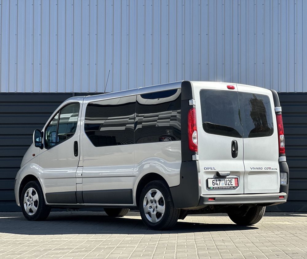 Opel Vivaro Passenger