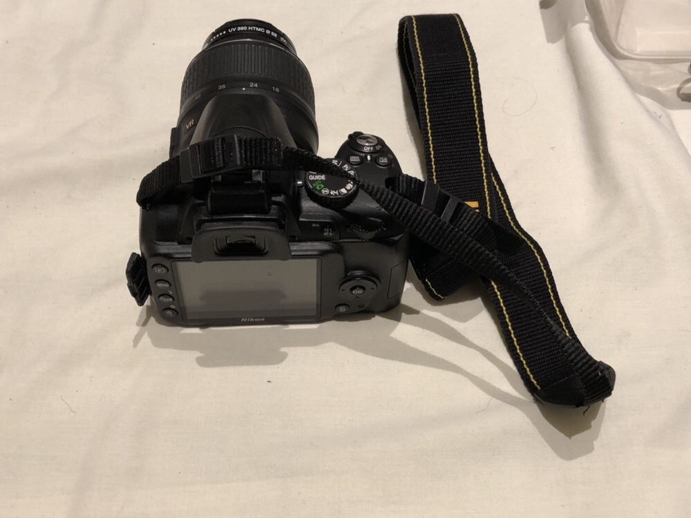 Nikon D3000 Câmara Digital SLR com lente 18-55 VR + Bolsa Lowe Pro