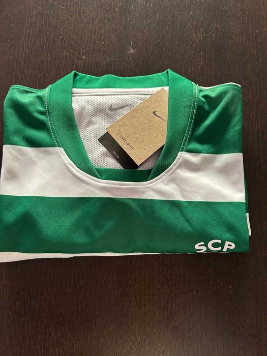 Camisola oficial do Sporting tamanho XL de adulto    A ESTREAR