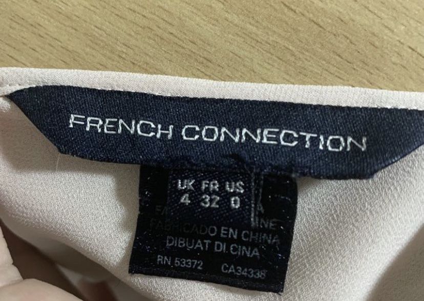 Блуза бренду French Connection