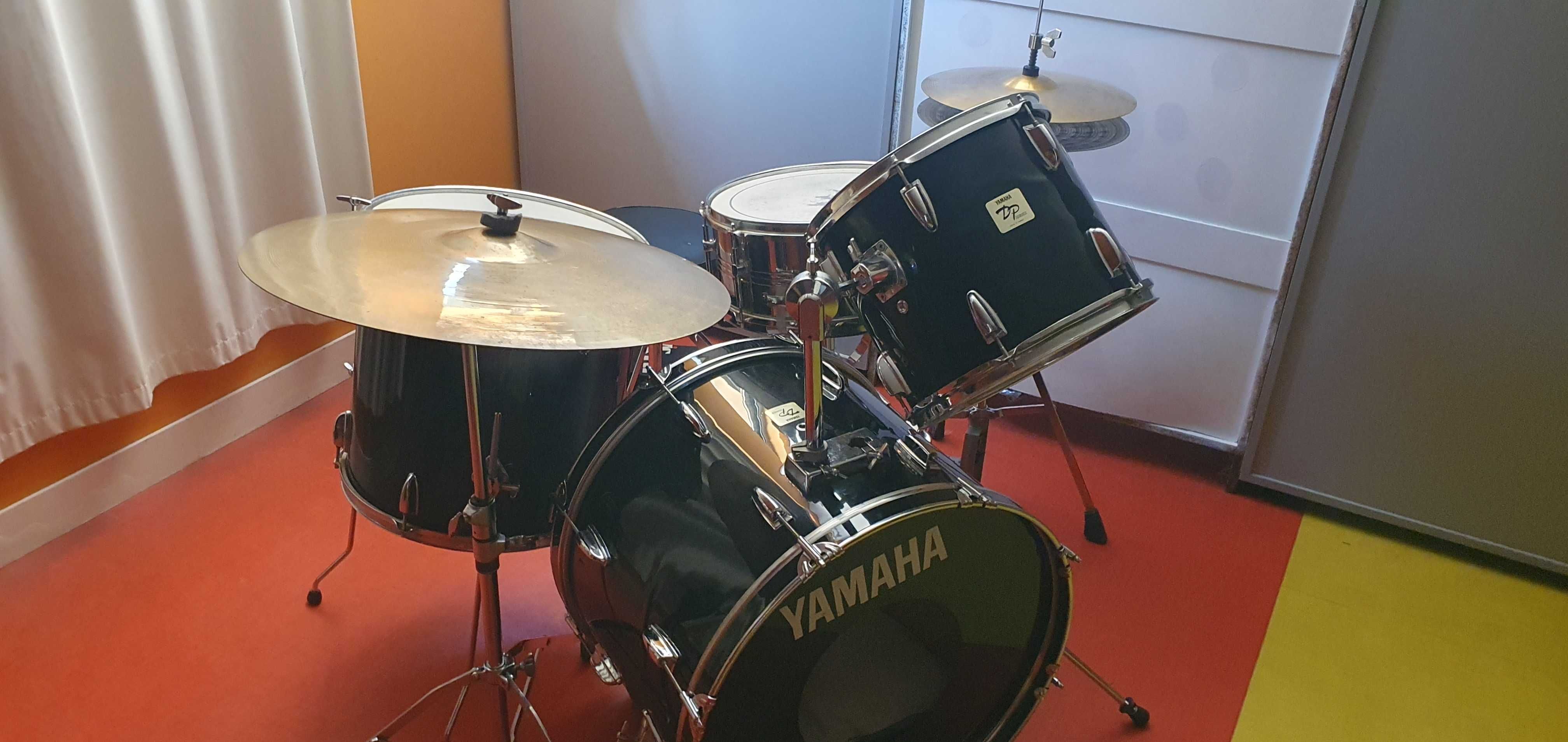 Bateria Yamaha DP Series (sem pratos)