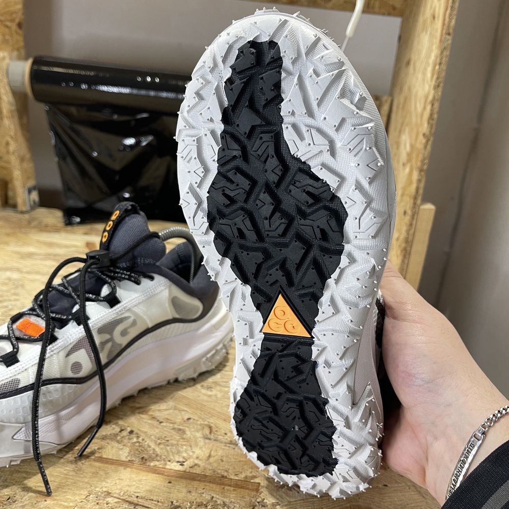 Чоловічі кросівки Nike ACG Mountain Fly 2 Low White Orange