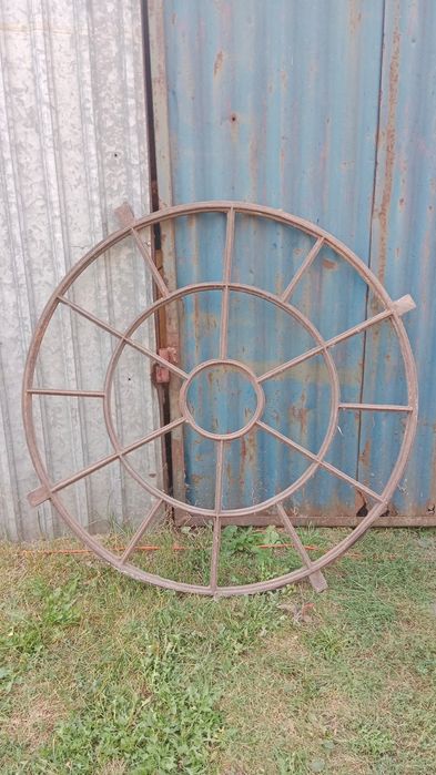 Sprzedam żeliwne okno witrażowe