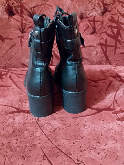 Жіночі осінні чобітки