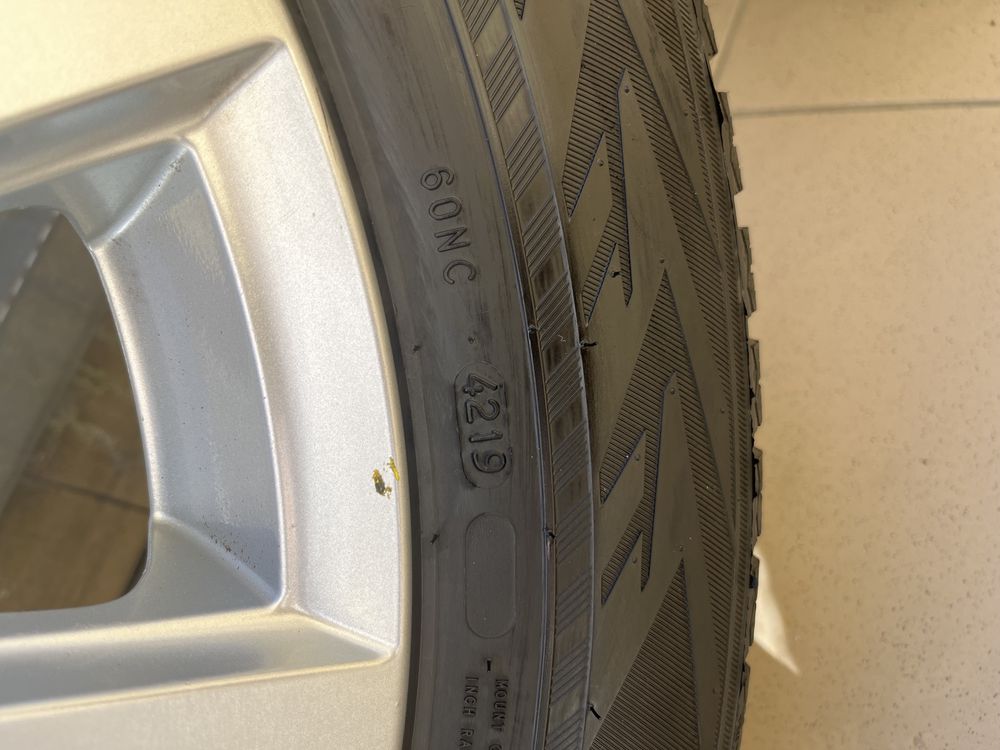 Felgi r18  z oponami zimowymi Nokian do Suv-a