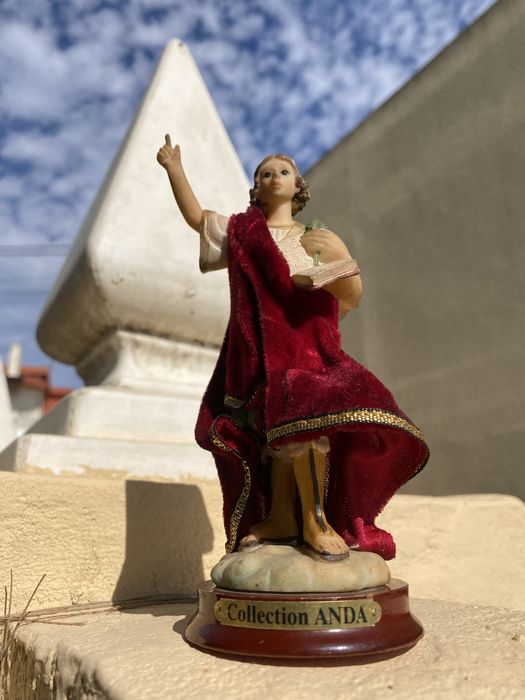 Lote de 6 Estatuetas – Santos em Resina e Nossa Senhora em Barro