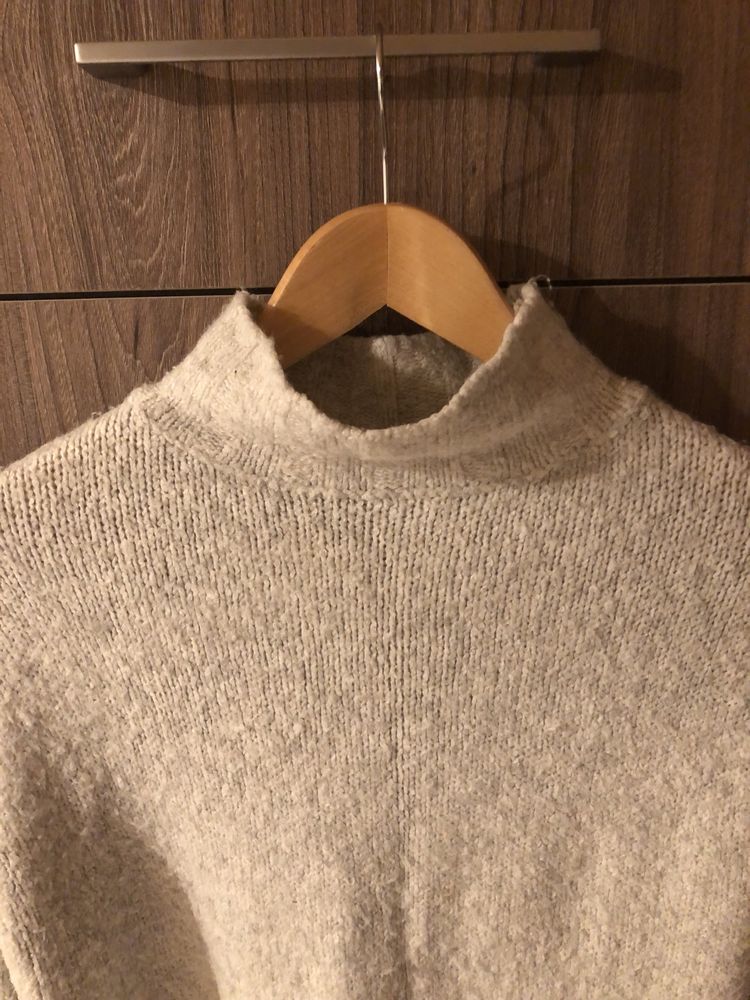 Sweterek ze stójka