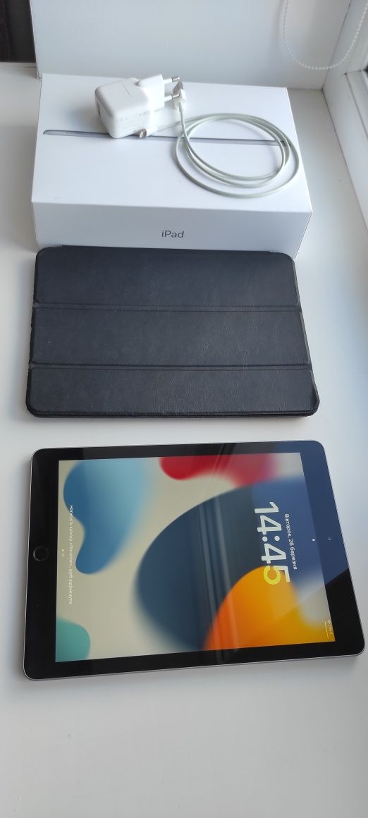 Apple iPad 6 gen 32 GB  wi-fi