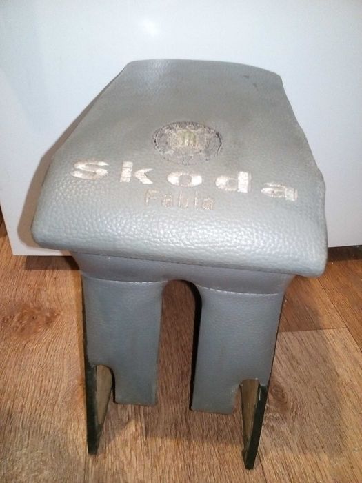 подлокотник на Skoda Fabia