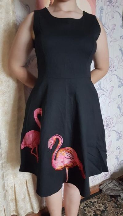 Платье с вышивкой фламинго