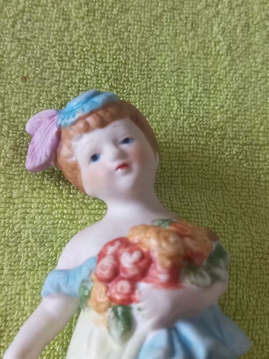 Figurka Kobieta, porcelana biskwitowa