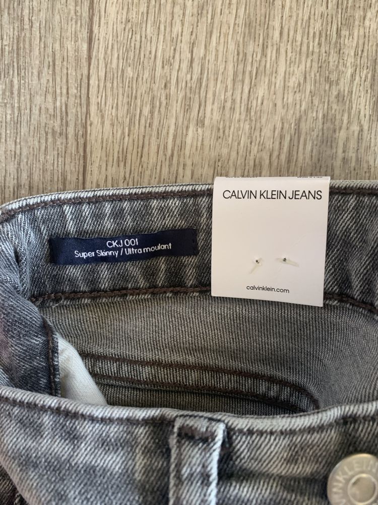 Джинсы Calvin Klein