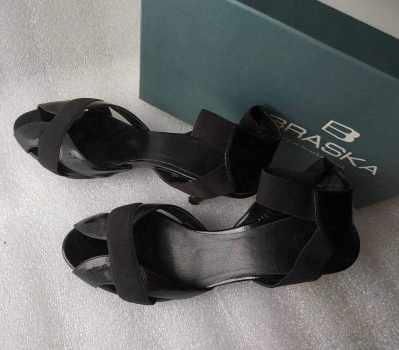 Женские босоножки лакированные. Жіночі босоніжки лаковані