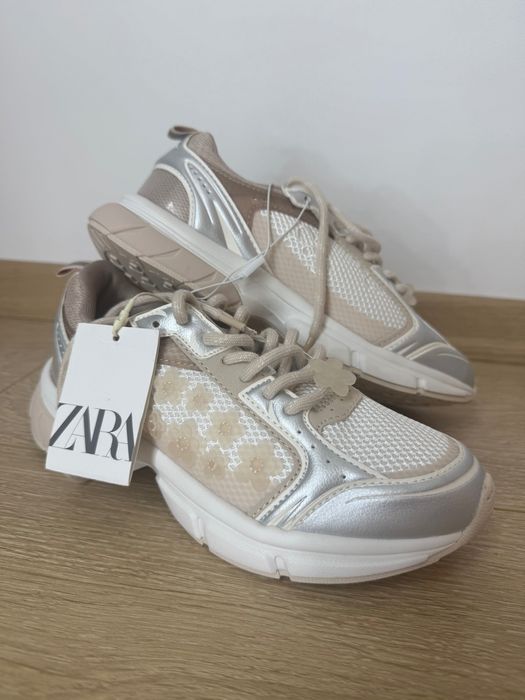 Кроссовки новые Zara