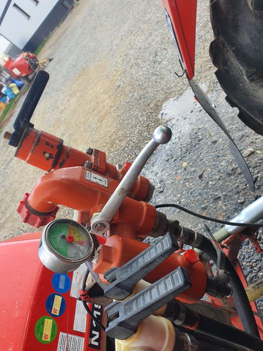 Opryskiwacz sadowniczy do porzeczek malin itp.Holder 1000 litrów