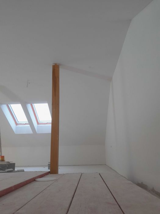 Tynki cementowo wapienne,gładzieSufity podwieszane,adaptacja poddaszy.