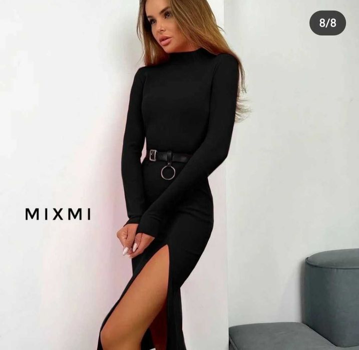 Шикарне плаття з розрізом