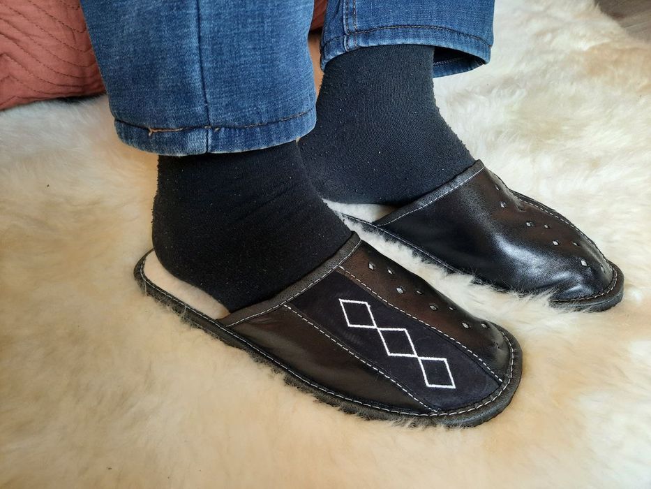 Чоловічі кімнатні тапочки з овчиною