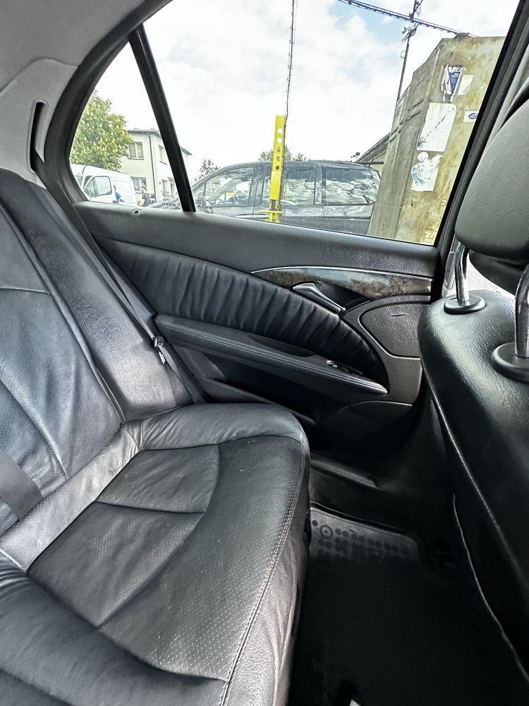 Fotele Mercedes W211 Siedzenia skóra Tapicerka boczki komplet
