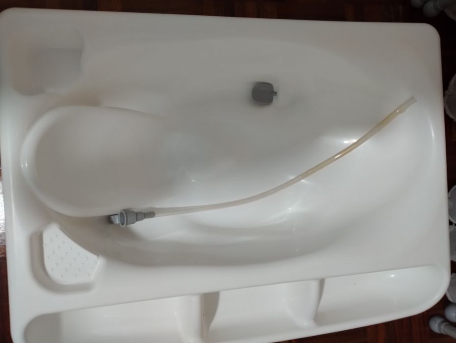 Banheira de bebé com suporte