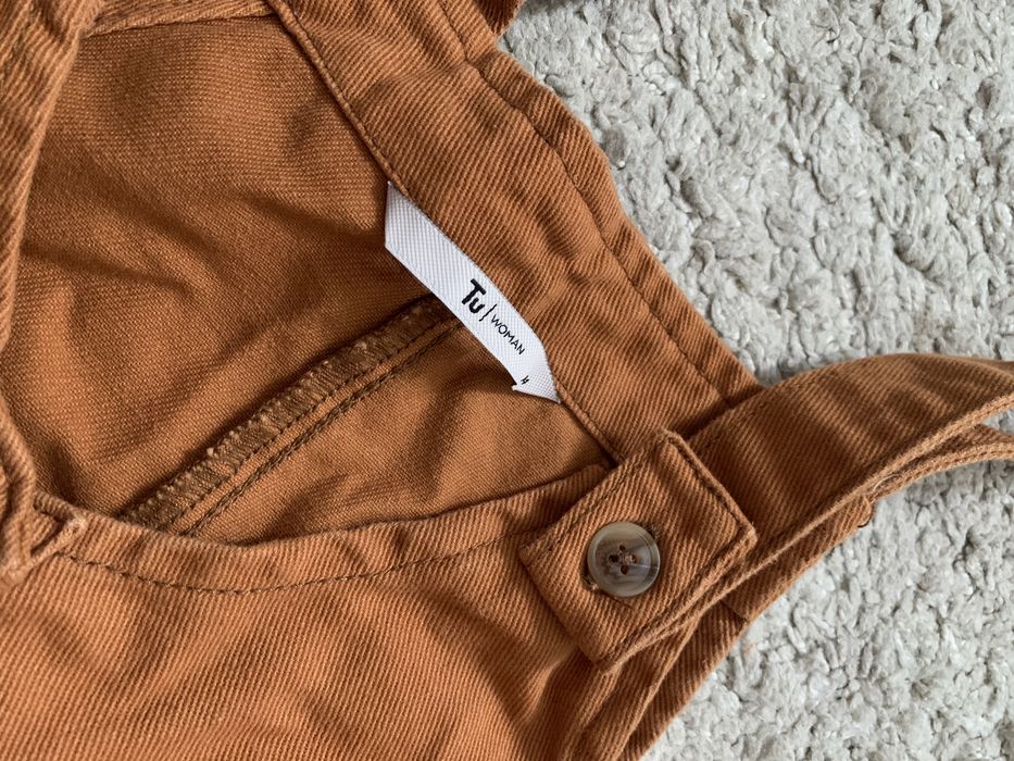 pomarańczowy sarafan zapinany na guziki tu