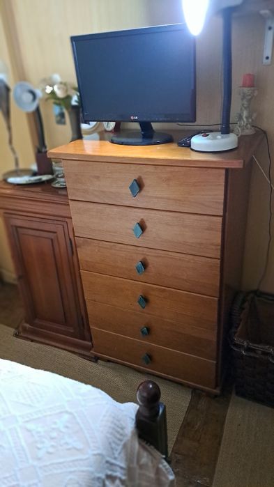 Camiseiro clássico em madeira