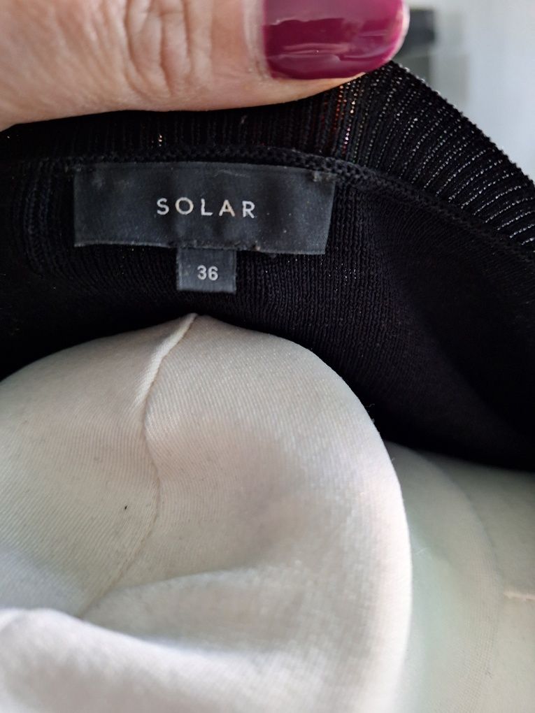 Czarny sweterek Solar z sztucznego jedwabiu
