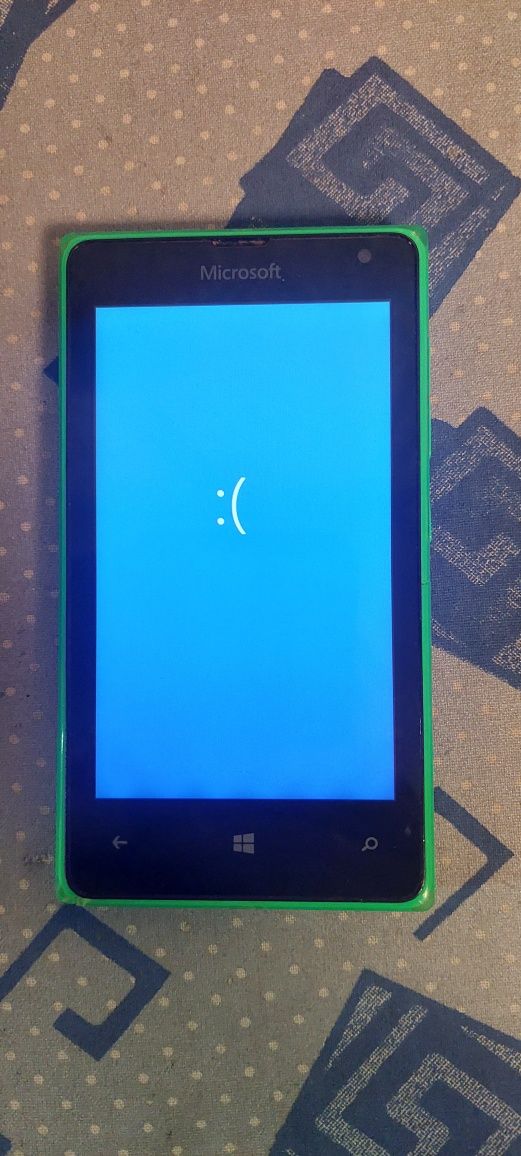 Продам телефон Lumia 532 (Не загружается)