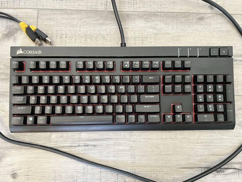Klawiatura Mechaniczna Gamingowa Corsair STRAFE Cherry MX Red WYSYŁKA