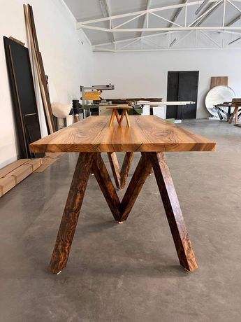 Stół z drewna jesionowego
