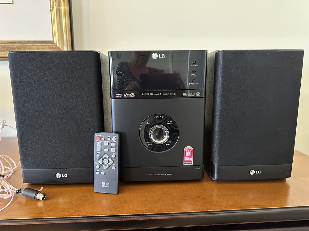 Micro Hi-Fi System XA-63 Marca LG de 30 W