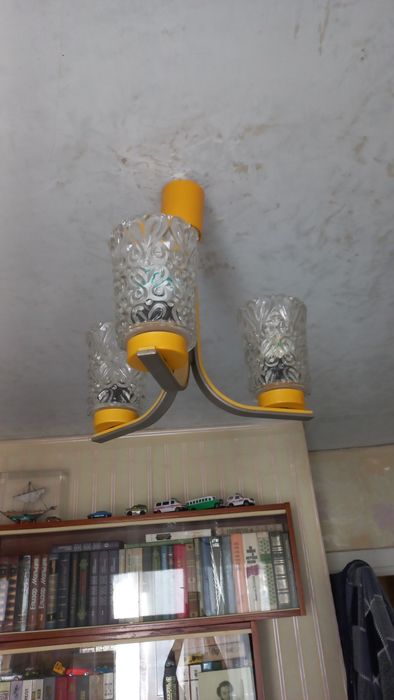 Три разные люстры
