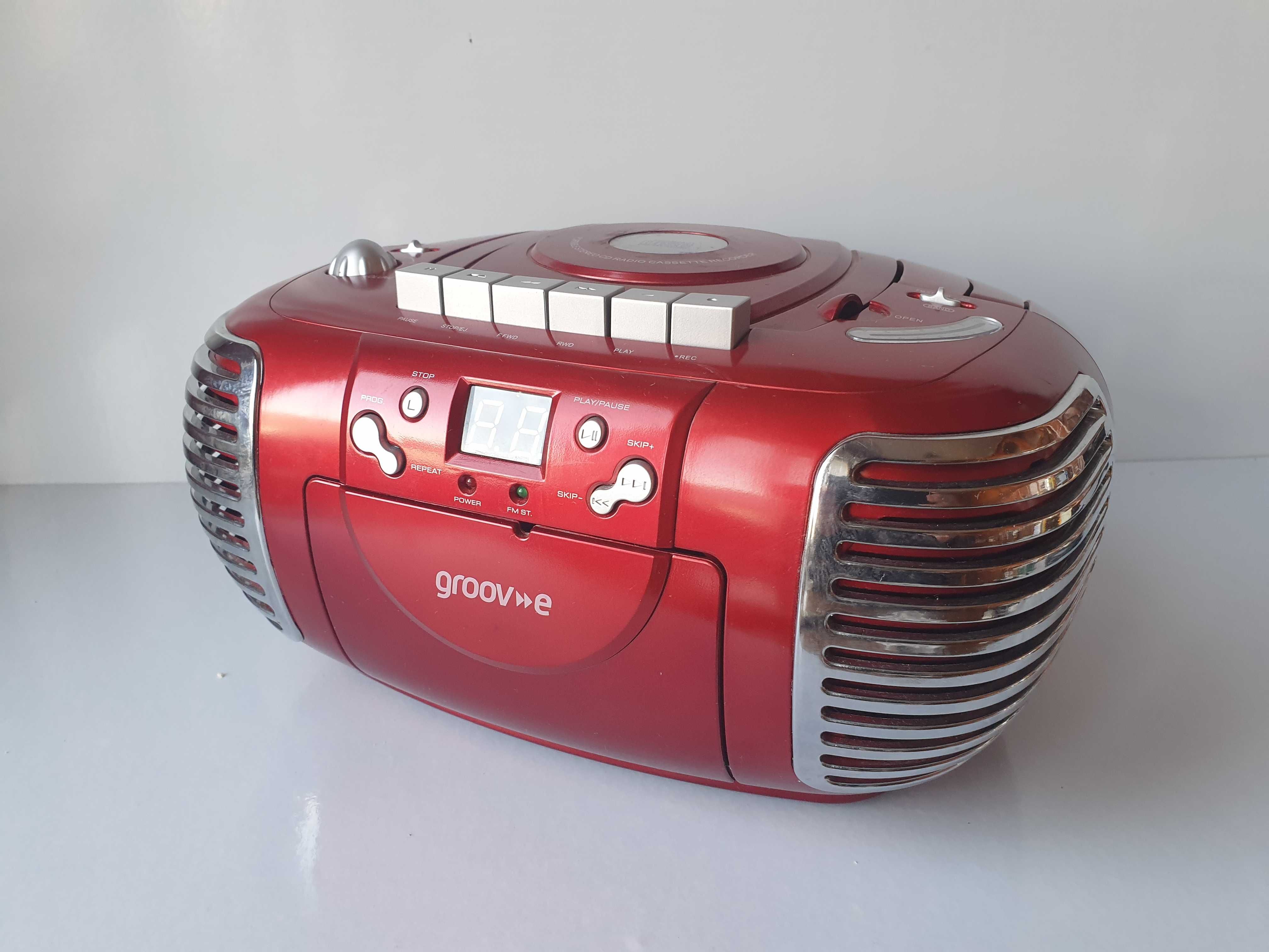 Groov-e Retro Boombox Portable CD, Cassette, Radio Red GVPS813RD