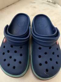 Buty Crocs w niebieskim kolorze