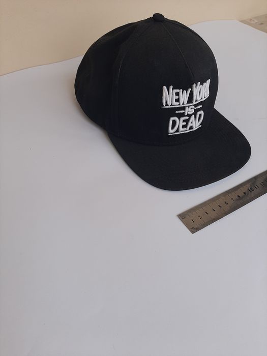 Кепка снепбек с прямым козырьком New York is Dead