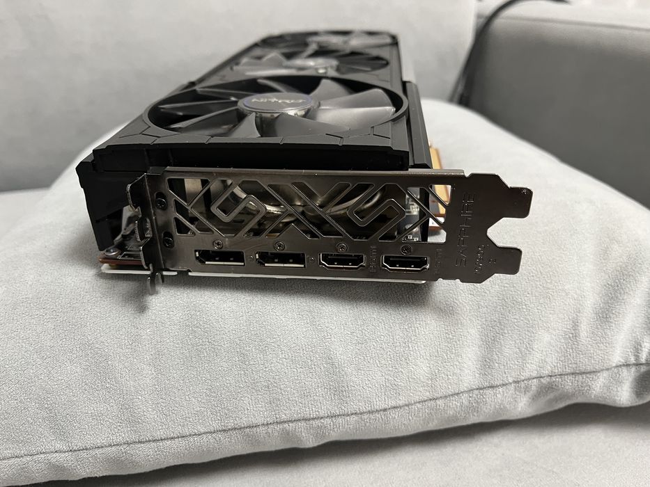 Sapphire Nitro + RX5700XT 8gb